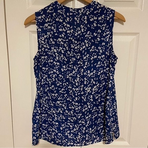 Chaus New York Blue Floral Leaf V-neck Navy Blouse Medium - Picture 5 of 5